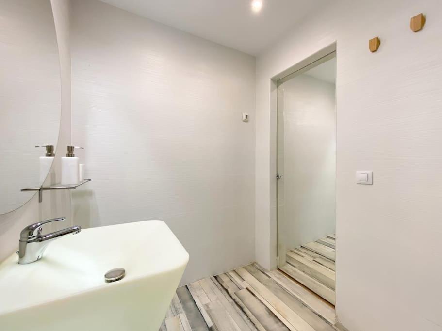 New Lavapies Spacious Flat, 2 Bedrooms And 2 Balconies Madrid Exteriér fotografie